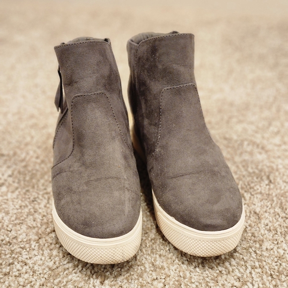 Universal Threads wedge heel booties - Picture 5 of 9